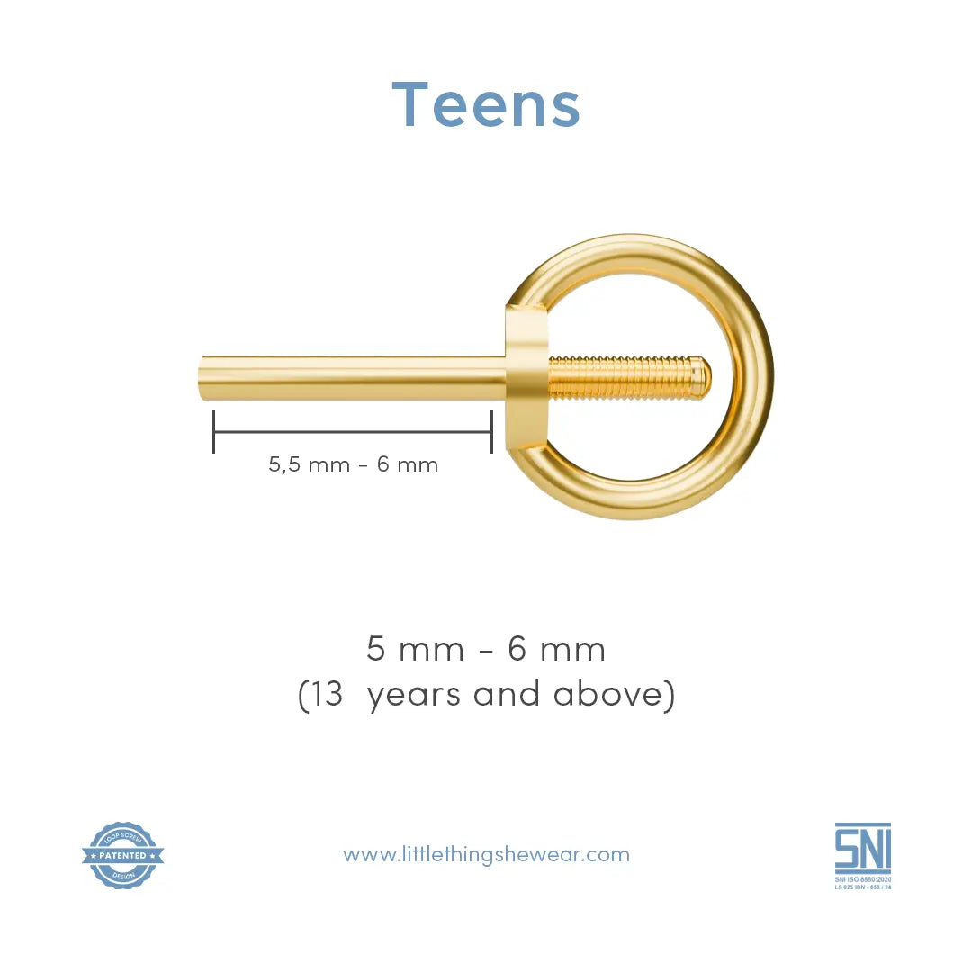 Anting model loop hoop emas dengan sistem ulir, panjang batang 5–6 mm, cocok untuk remaja usia 13 tahun ke atas.