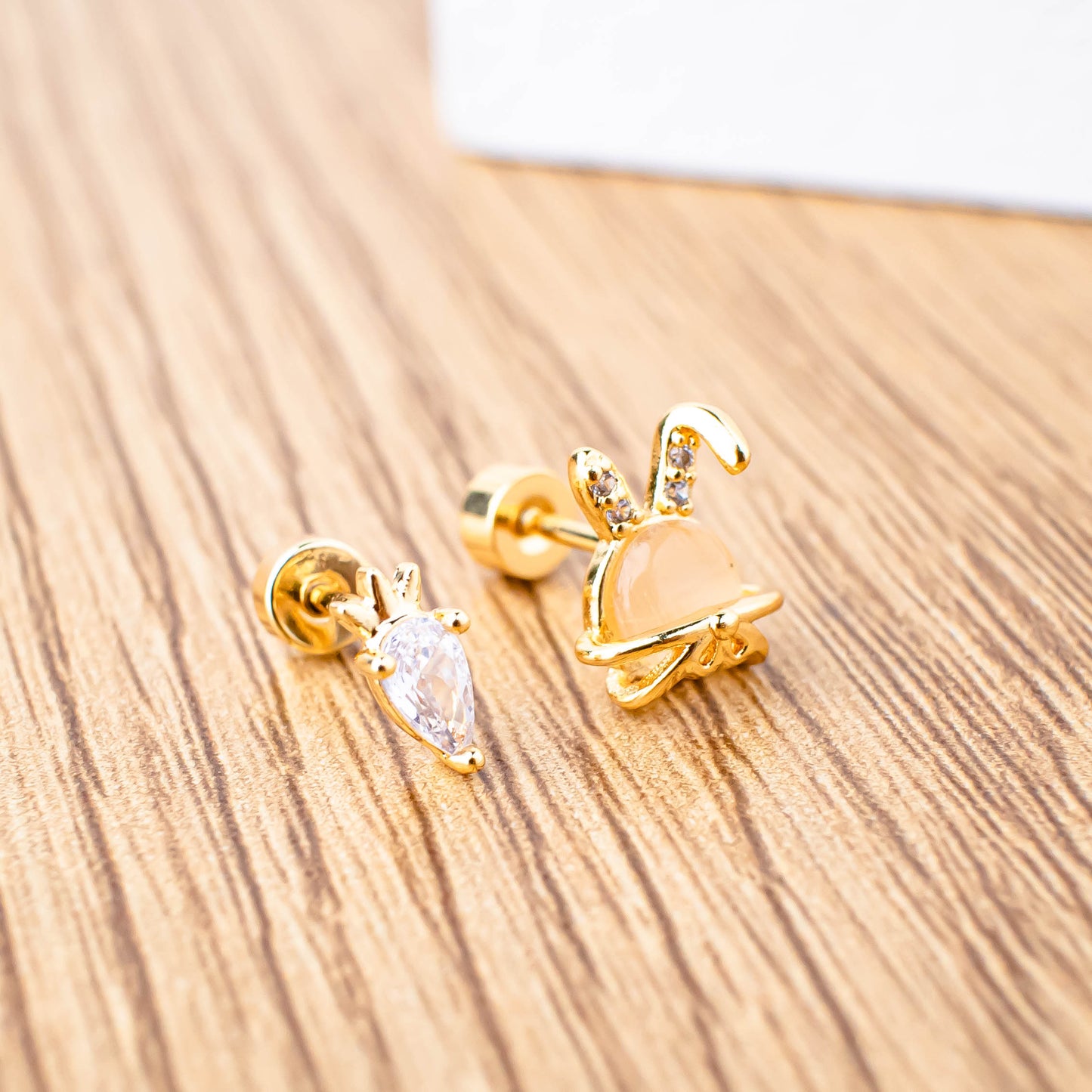 FREE GIFT - Anting Screw Back Solara Gold