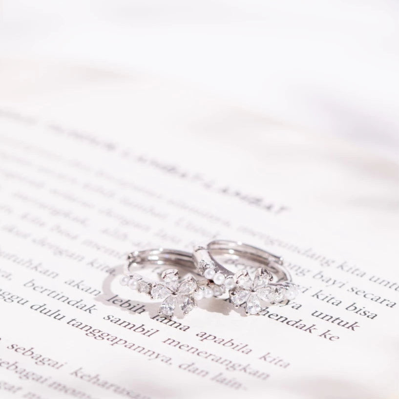 FREE GIFT - Anting Hoop Petal White Gold